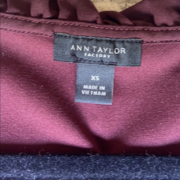 Ann Taylor ruffle collar sleeveless blouse - Picture 2 of 3